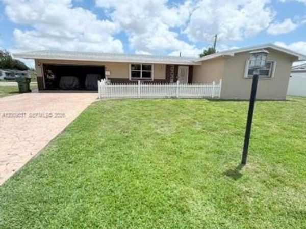 1121 NW 86th Ter , Pembroke Pines, FL 33024
