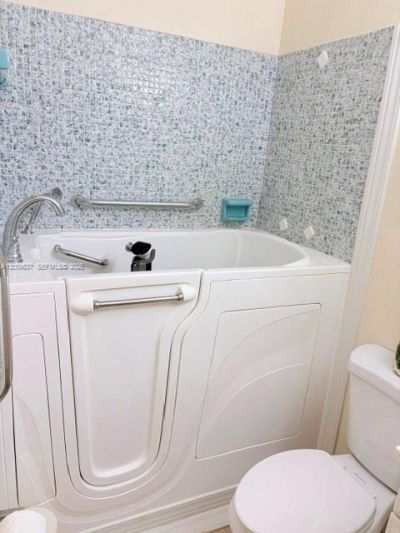1121 NW 86th Ter , Pembroke Pines, FL 33024 Photo
