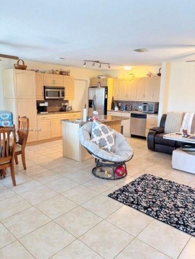 1121 NW 86th Ter , Pembroke Pines, FL 33024 Photo