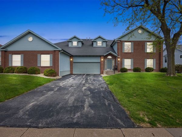 3260 Willowridge Drive, Unit D, Marion, IA 52302