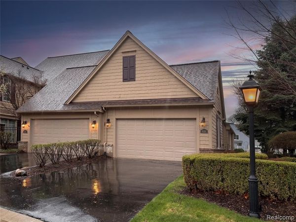 618 Deauville Lane , Bloomfield Hills, MI 48304