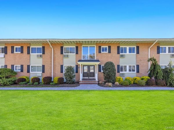 49 Mildred Place , Unit 4A, North Babylon, NY 11703
