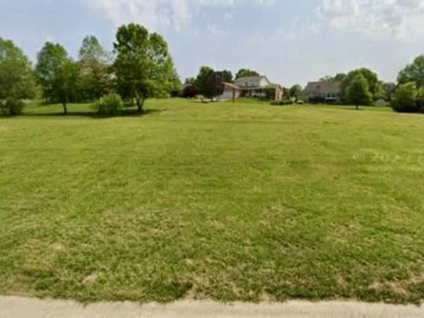112 Elmbank Drive , Belleville, IL 62226