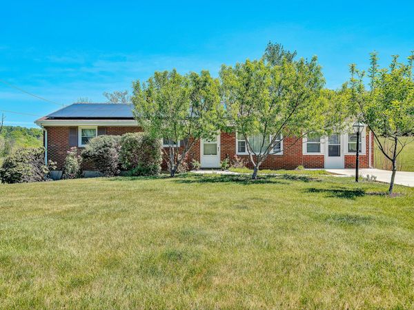 4758 Bandy RD , Roanoke, VA 24014