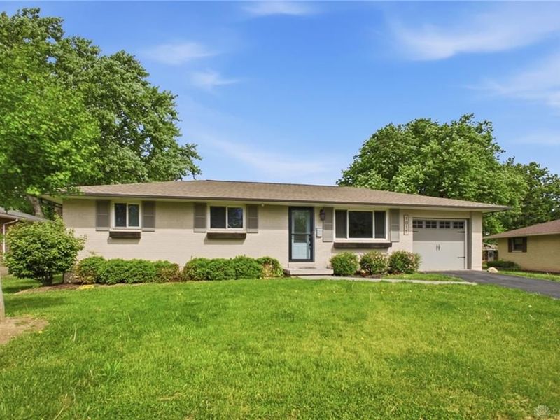 1015 Romanus Drive, Vandalia, OH 45377 Photo 4
