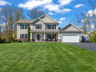 2 Calebs Trl, Spencerport, NY 14559