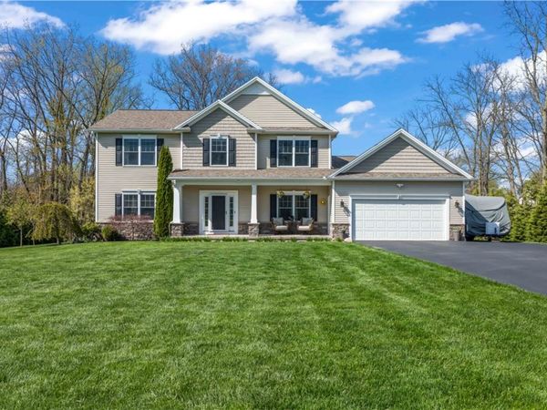 2 Calebs Trl, Spencerport, NY 14559