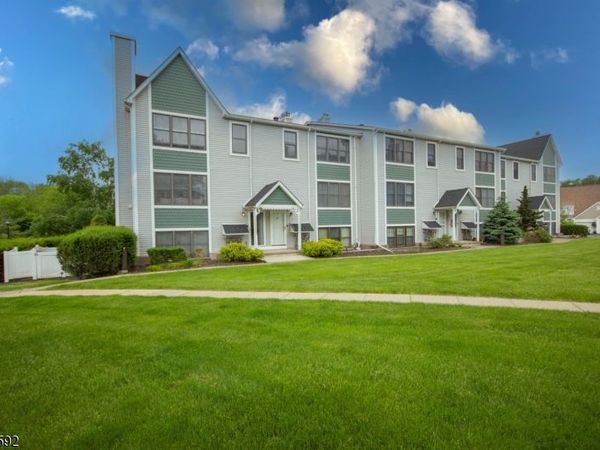 22 Burlington Ct, Unit 22, Hamburg, NJ 07419