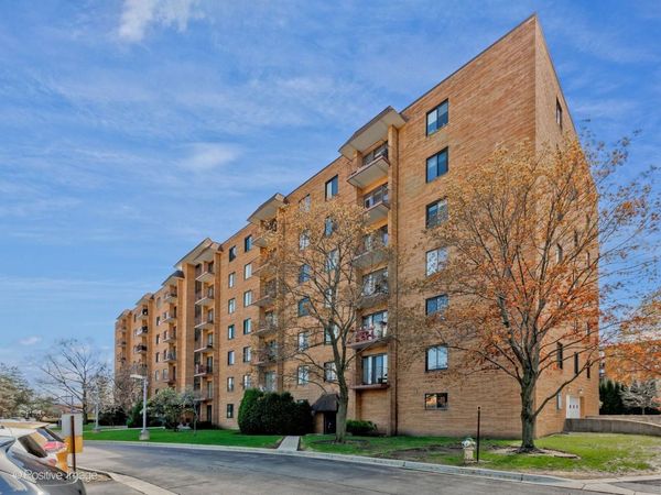 1717 W Crystal Lane , Unit 702, Mount Prospect, IL 60056