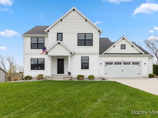 6327 Bentley Drive NE, Belmont, MI 49306