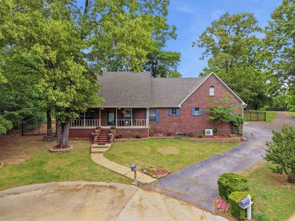 36 Par Court , Morrilton, AR 72110