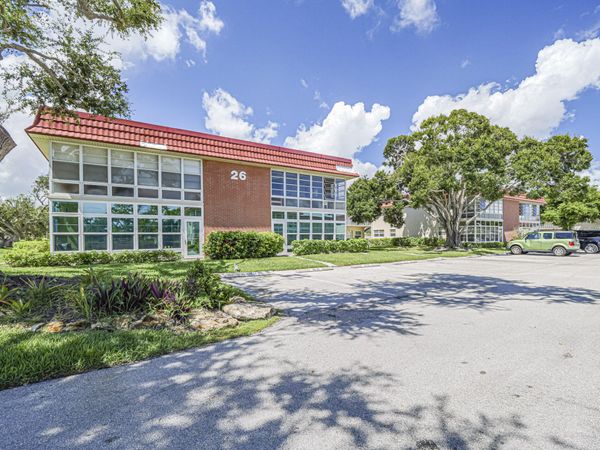 26 Pine Arbor Lane, Unit 201, Vero Beach, FL 32962