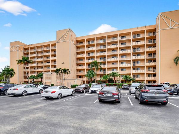 6866 Huntington Lane, Unit 707, Delray Beach, FL 33446