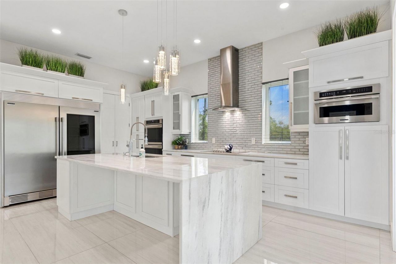 3835 Shore Acres Boulevard Ne, Saint Petersburg, FL 33703 Photo