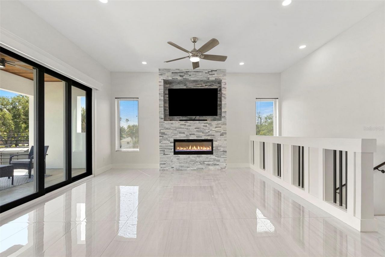 3835 Shore Acres Boulevard Ne, Saint Petersburg, FL 33703 Photo