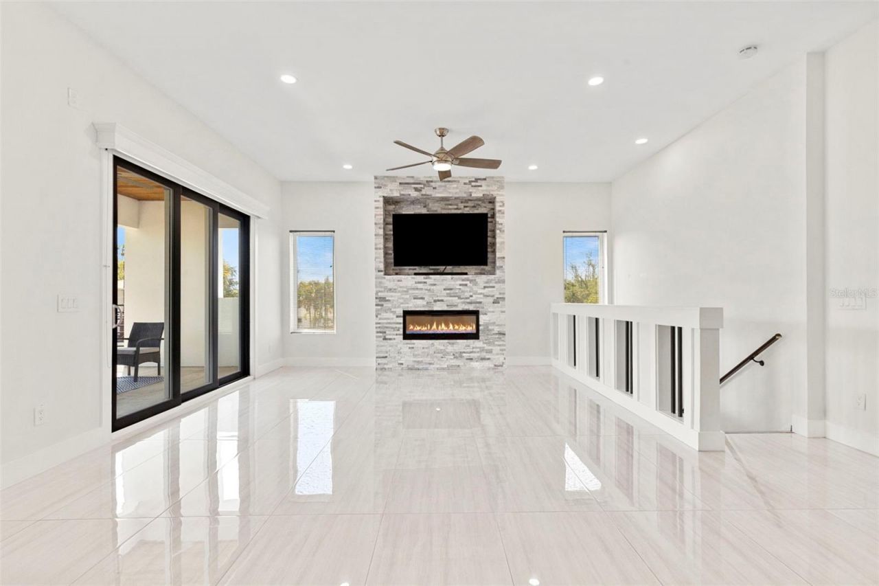 3835 Shore Acres Boulevard Ne, Saint Petersburg, FL 33703 Photo
