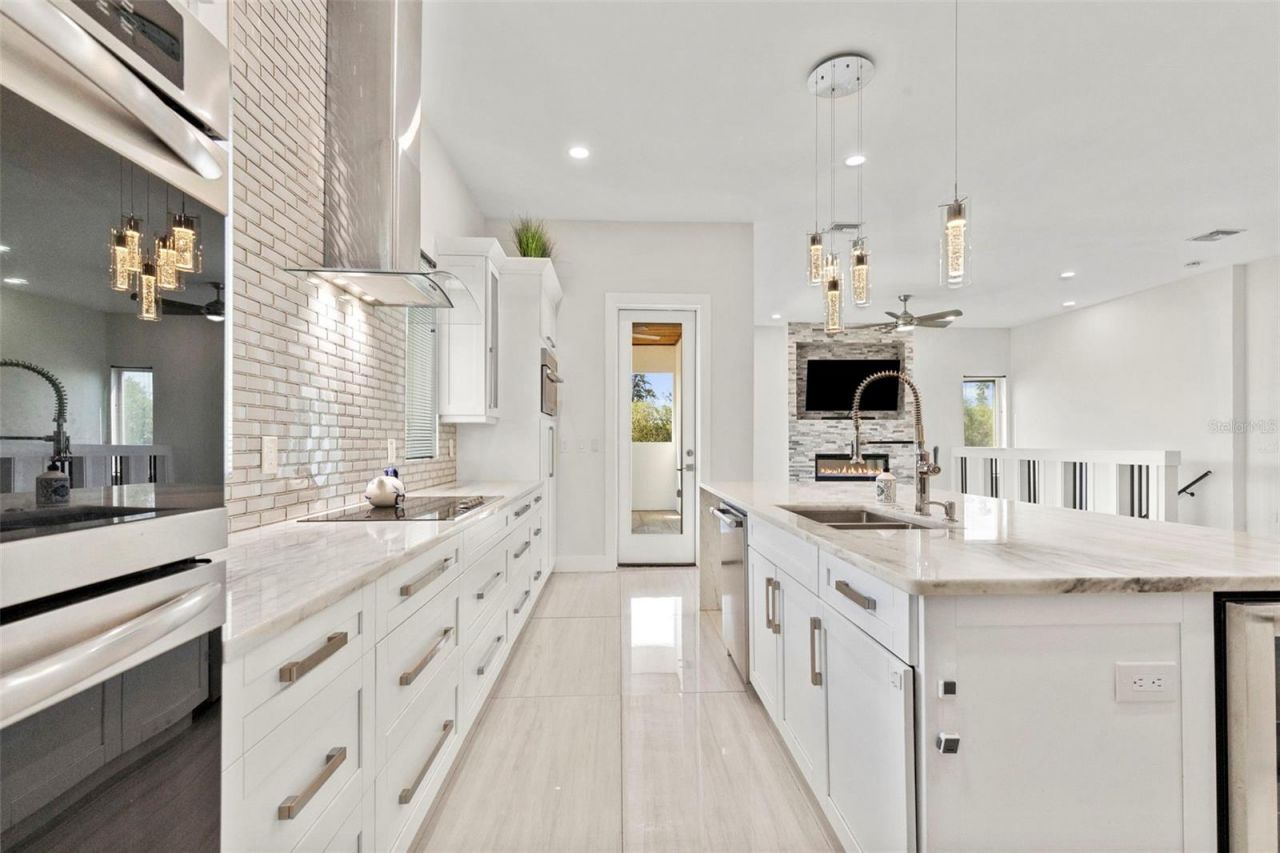 3835 Shore Acres Boulevard Ne, Saint Petersburg, FL 33703 Photo