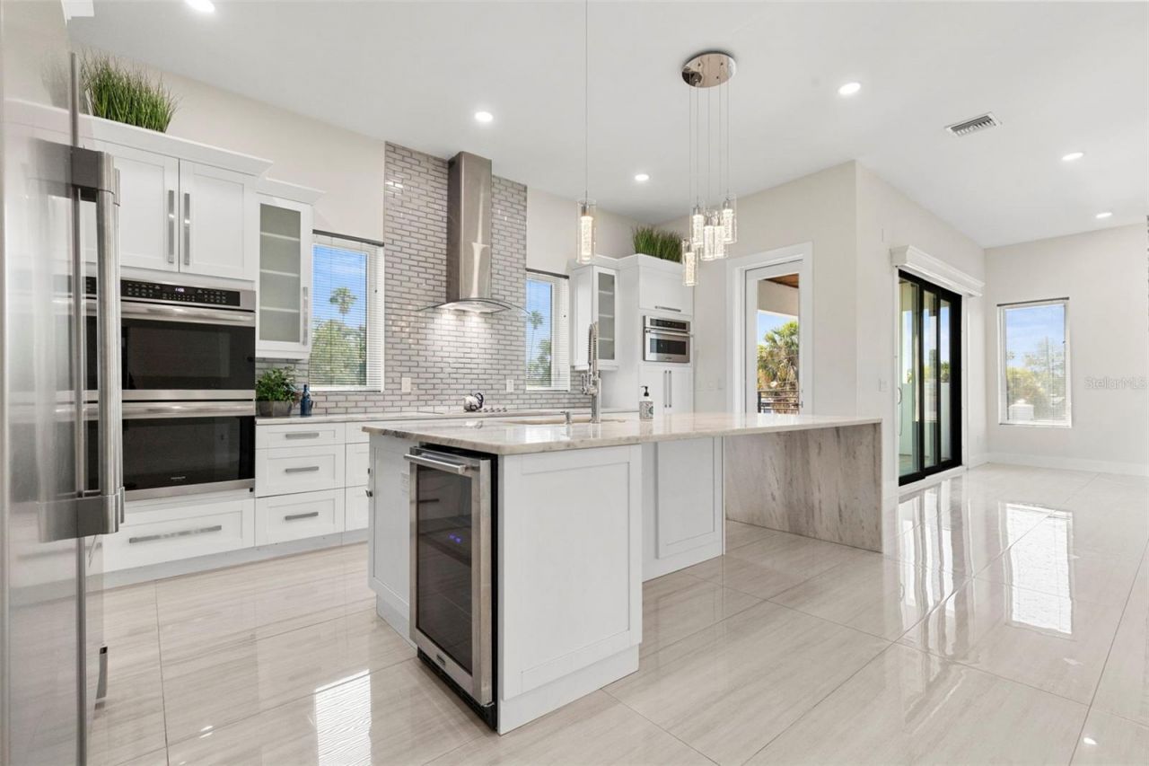 3835 Shore Acres Boulevard Ne, Saint Petersburg, FL 33703 Photo