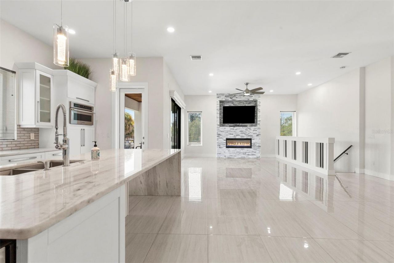 3835 Shore Acres Boulevard Ne, Saint Petersburg, FL 33703 Photo