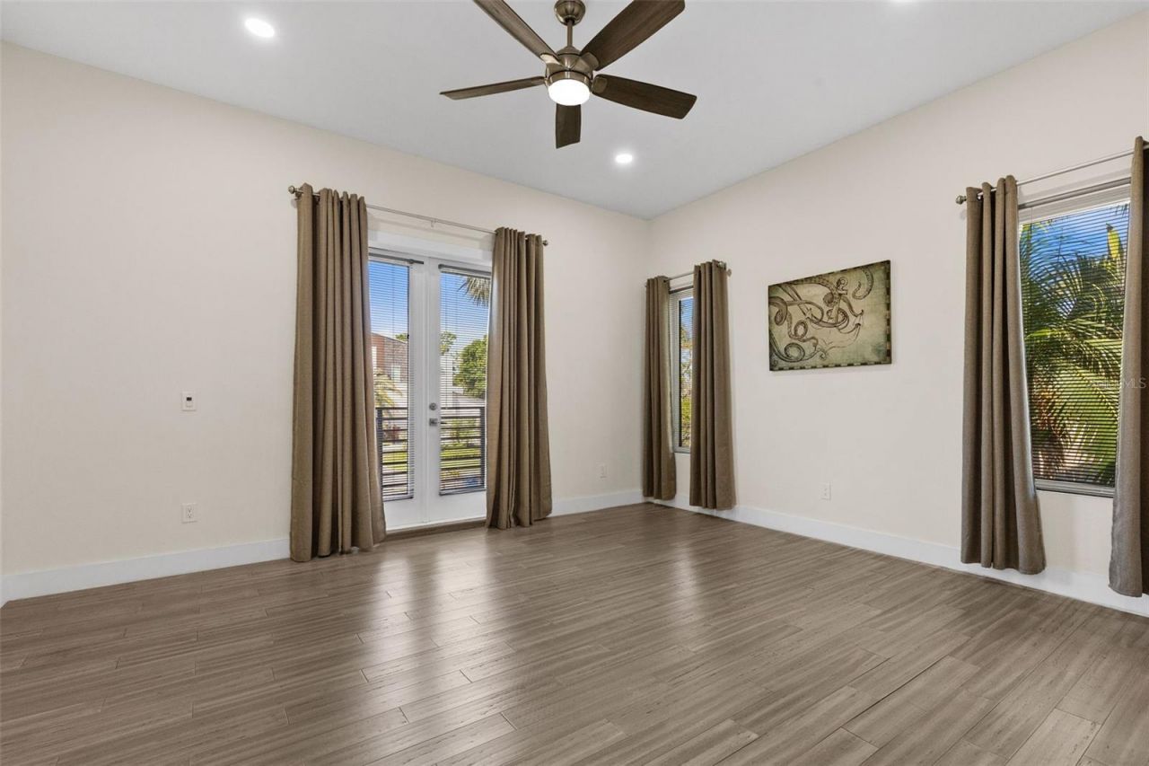 3835 Shore Acres Boulevard Ne, Saint Petersburg, FL 33703 Photo