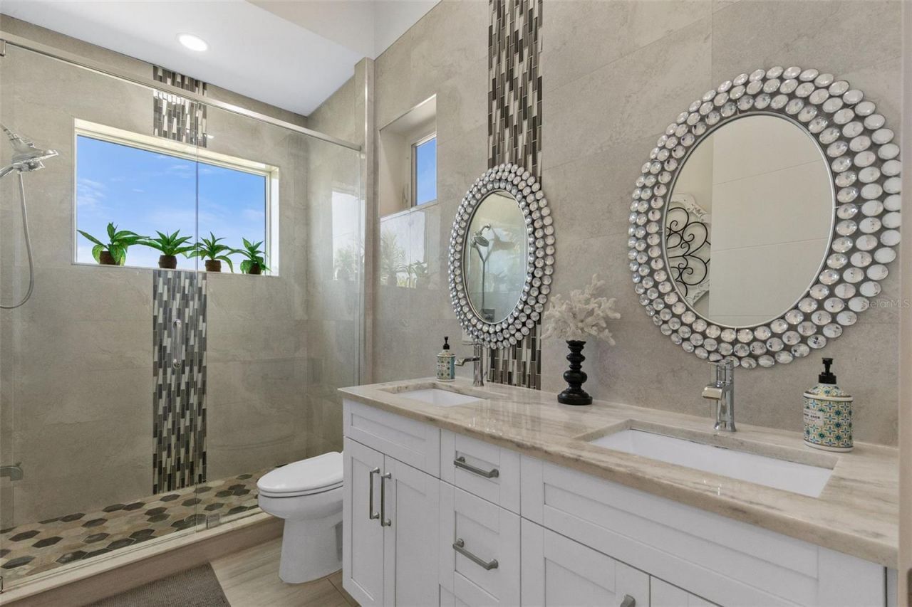 3835 Shore Acres Boulevard Ne, Saint Petersburg, FL 33703 Photo