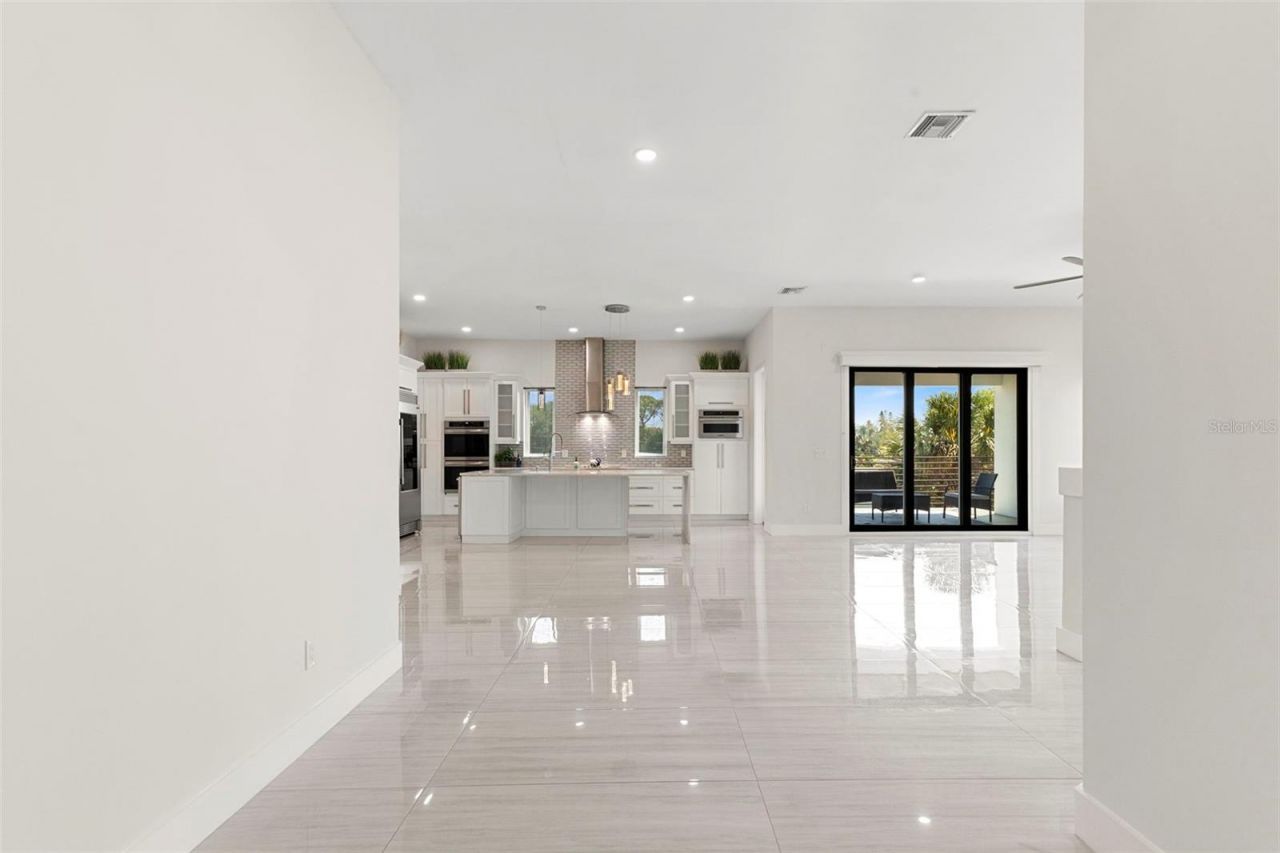 3835 Shore Acres Boulevard Ne, Saint Petersburg, FL 33703 Photo