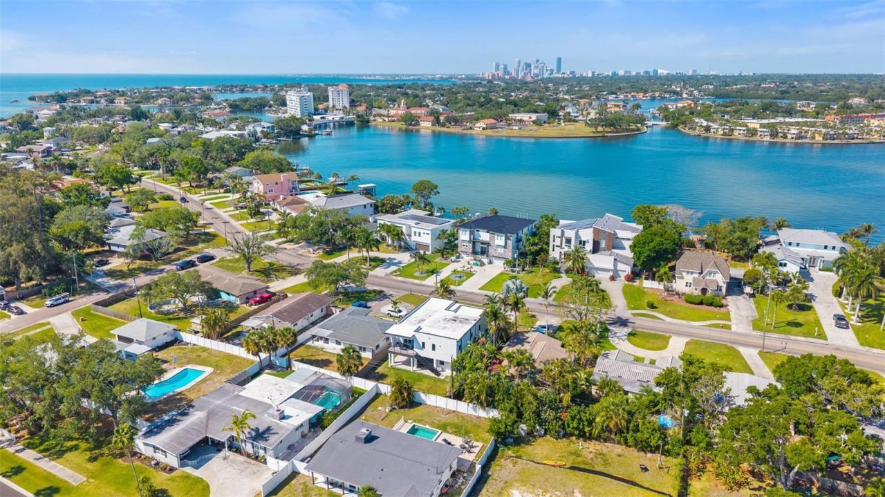 3835 Shore Acres Boulevard Ne, Saint Petersburg, FL 33703 Photo