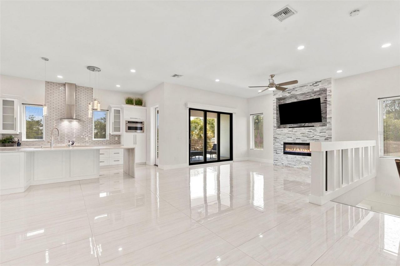 3835 Shore Acres Boulevard Ne, Saint Petersburg, FL 33703 Photo