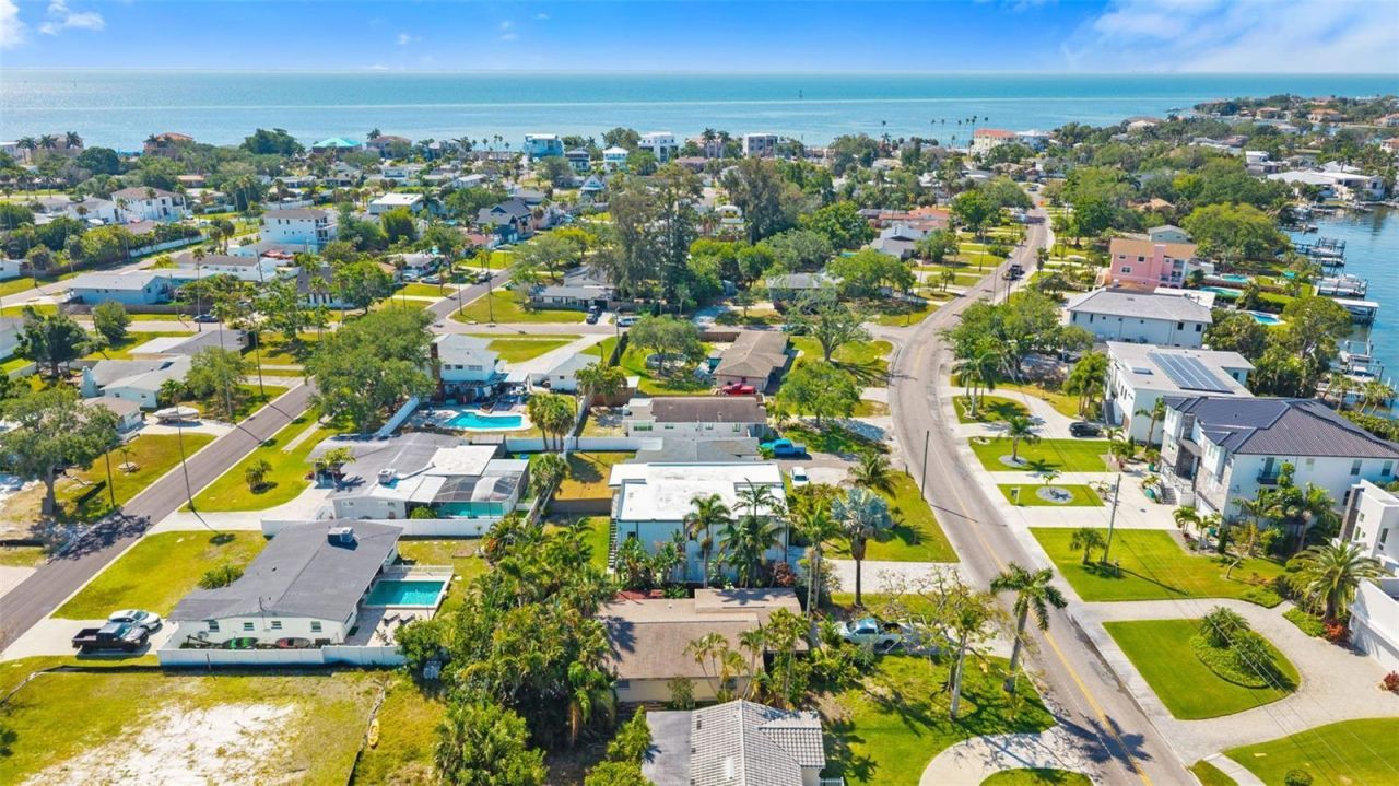 3835 Shore Acres Boulevard Ne, Saint Petersburg, FL 33703 Photo