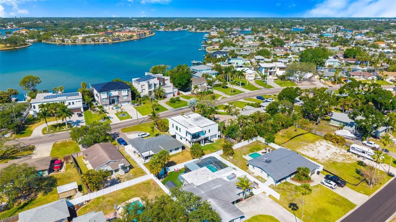 3835 Shore Acres Boulevard Ne, Saint Petersburg, FL 33703 Photo