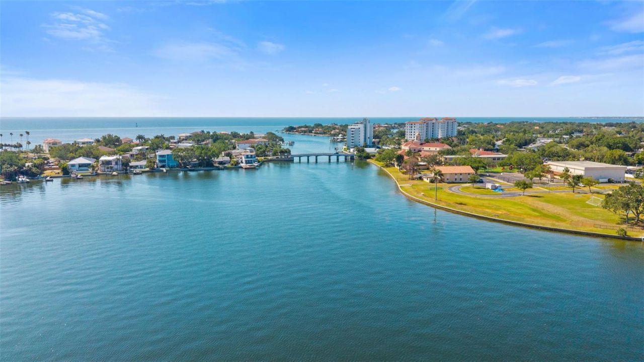 3835 Shore Acres Boulevard Ne, Saint Petersburg, FL 33703 Photo