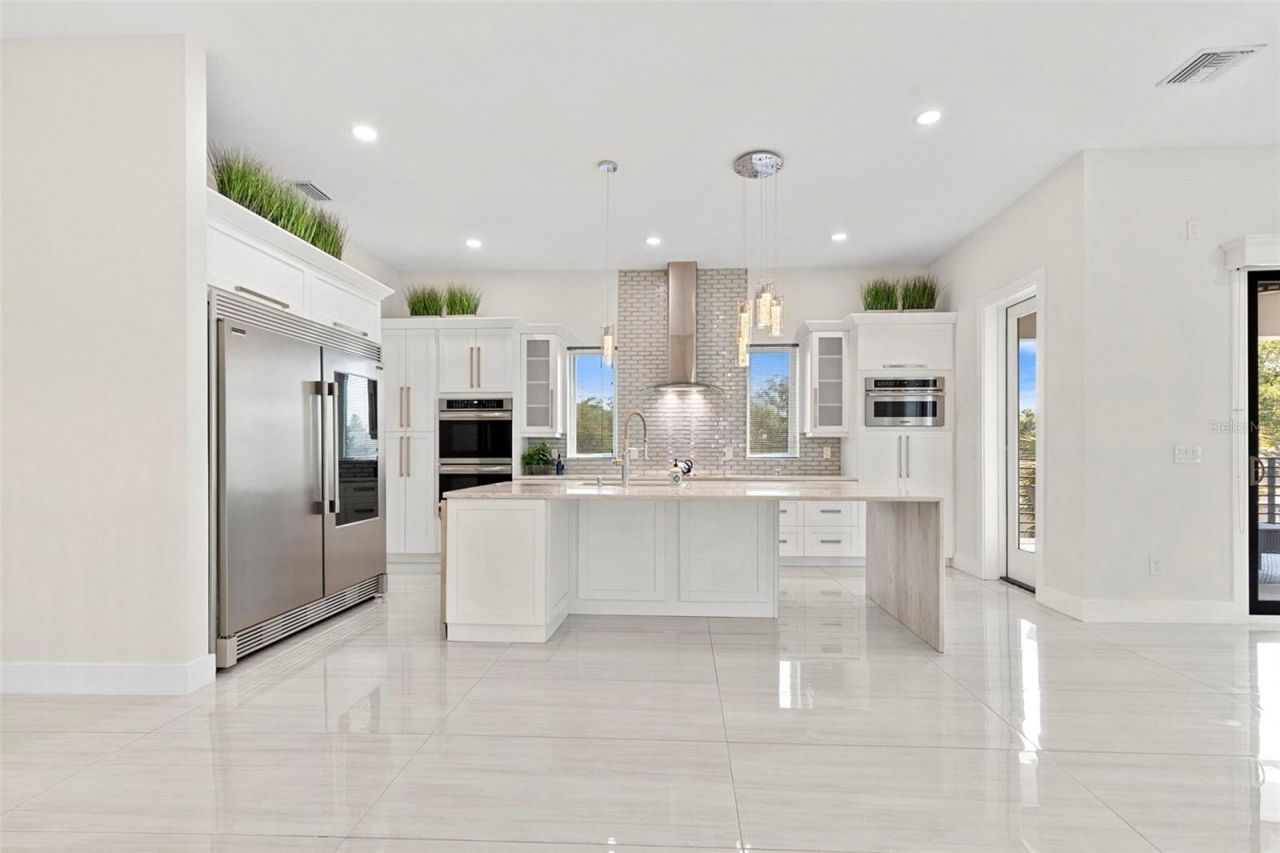 3835 Shore Acres Boulevard Ne, Saint Petersburg, FL 33703 Photo