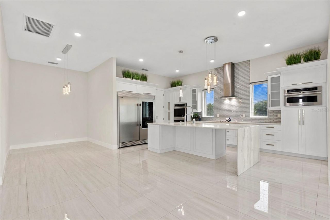 3835 Shore Acres Boulevard Ne, Saint Petersburg, FL 33703 Photo