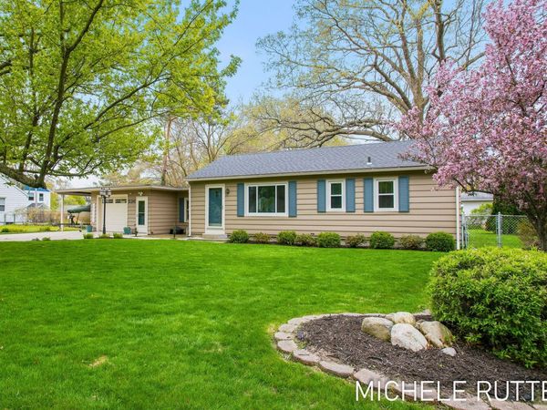 526 Pinecrest Street, Holland, MI 49424