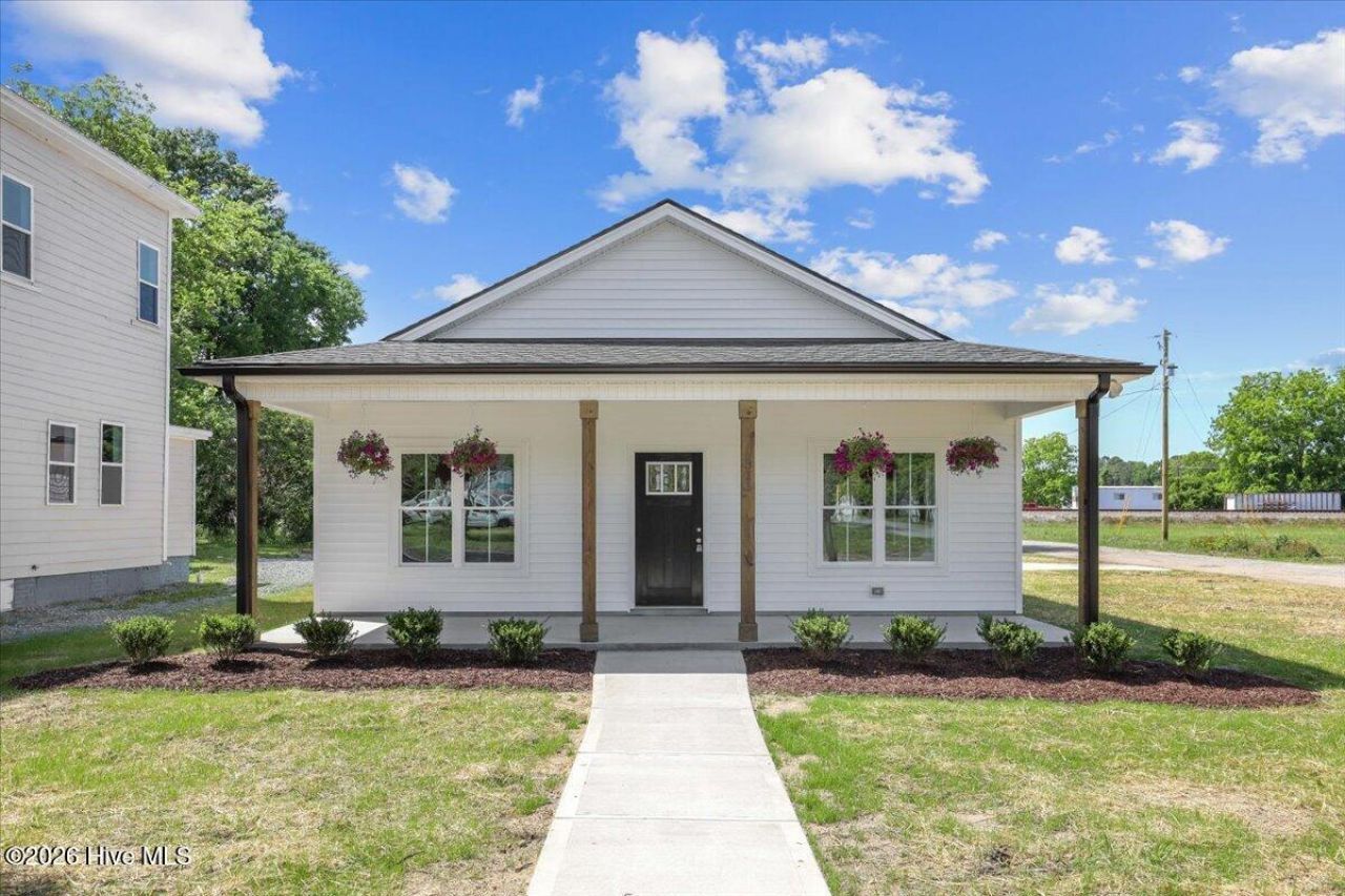 311 N Wilson Avenue, Dunn, NC 28334 Main Photo
