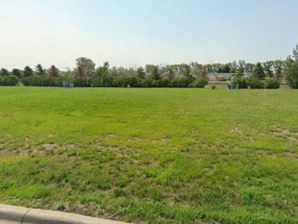 2722 Oakwood Lane, Aberdeen, SD 57401