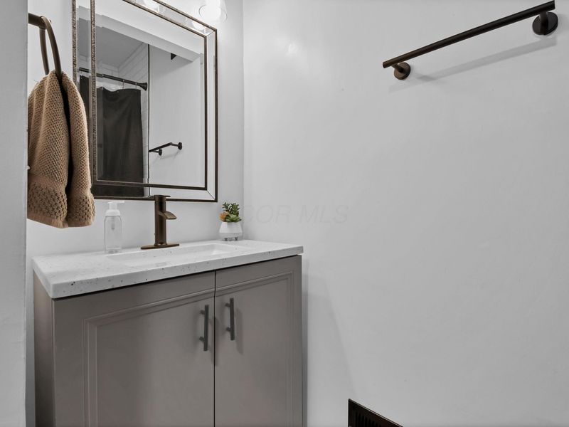 18 E Oak Street , Newark, OH 43055 Photo 12