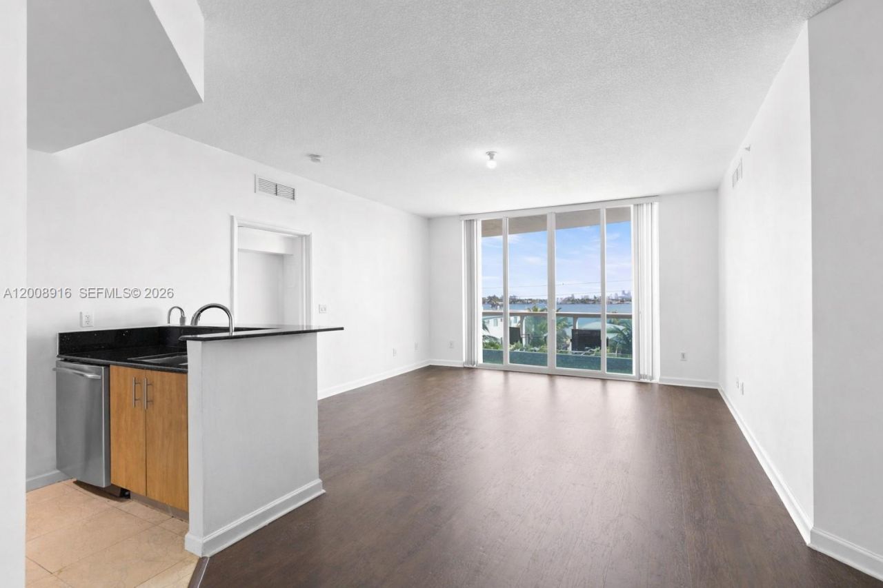 7910 Harbor Island Dr , Unit 402, North Bay Village, FL 33141 Photo