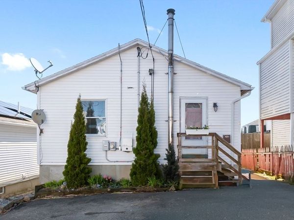 4 Alpine Ct, Gloucester, MA 01930