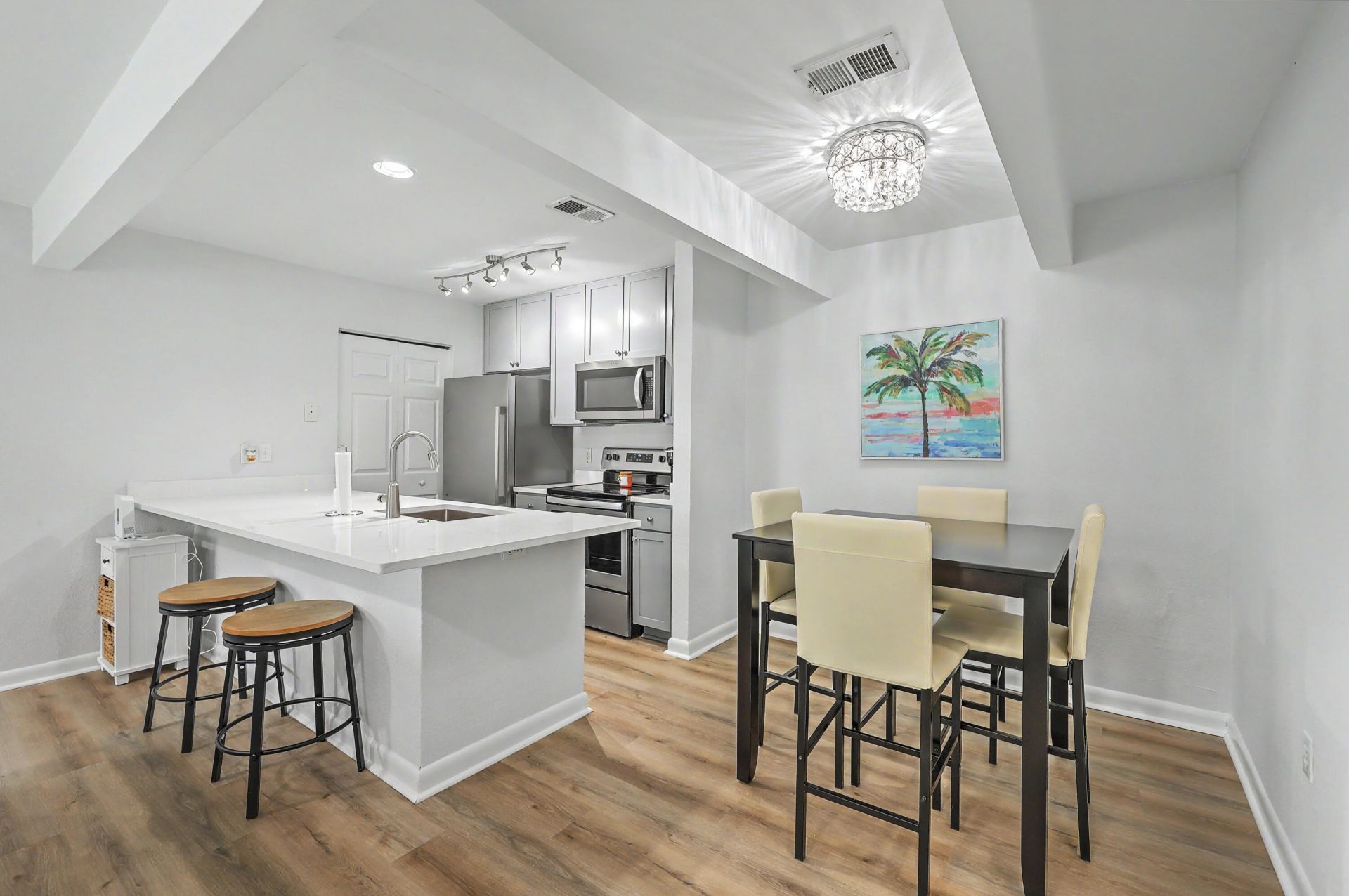 271 Alexandra Drive Photo 10