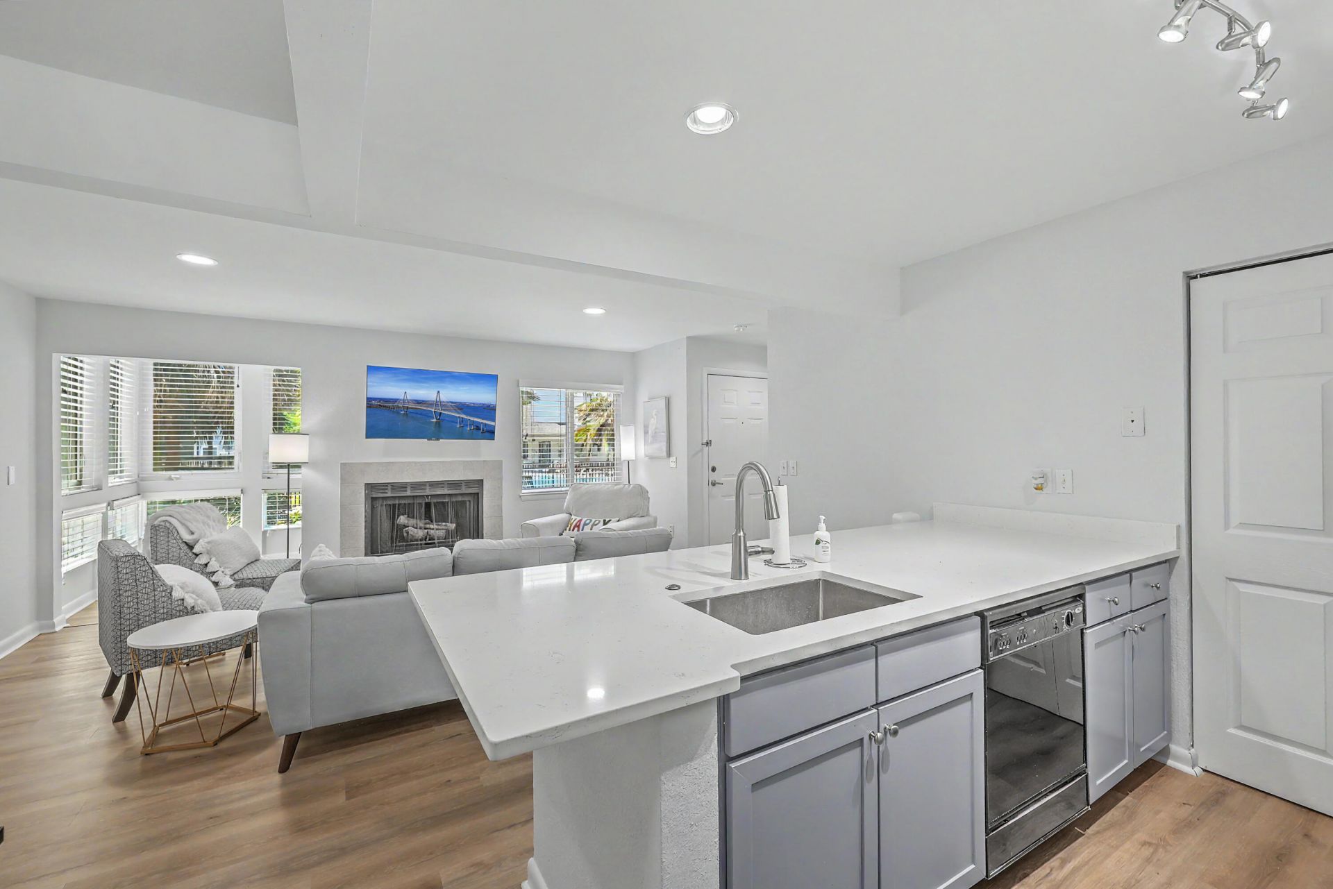 271 Alexandra Drive Photo 14