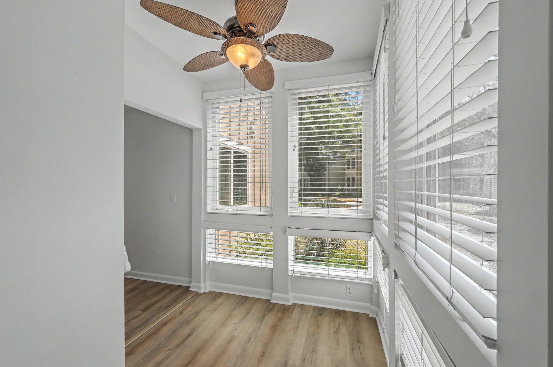 271 Alexandra Drive Photo 16