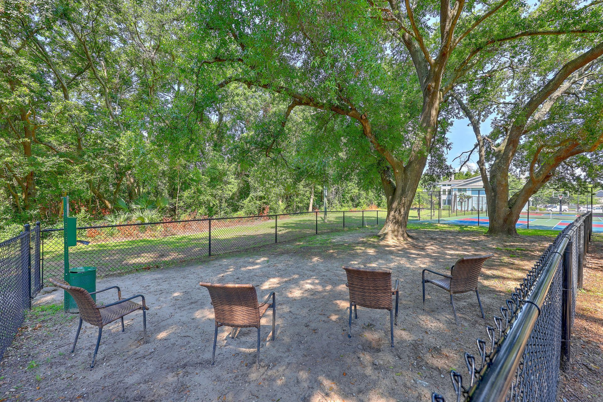 271 Alexandra Drive Photo 32