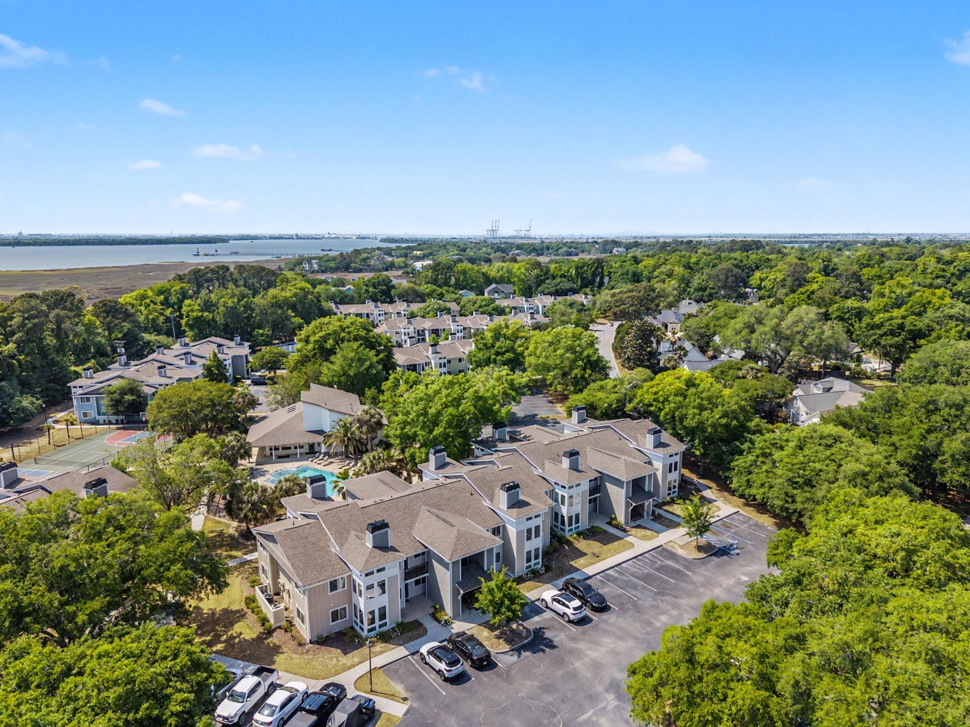 271 Alexandra Drive Photo 34