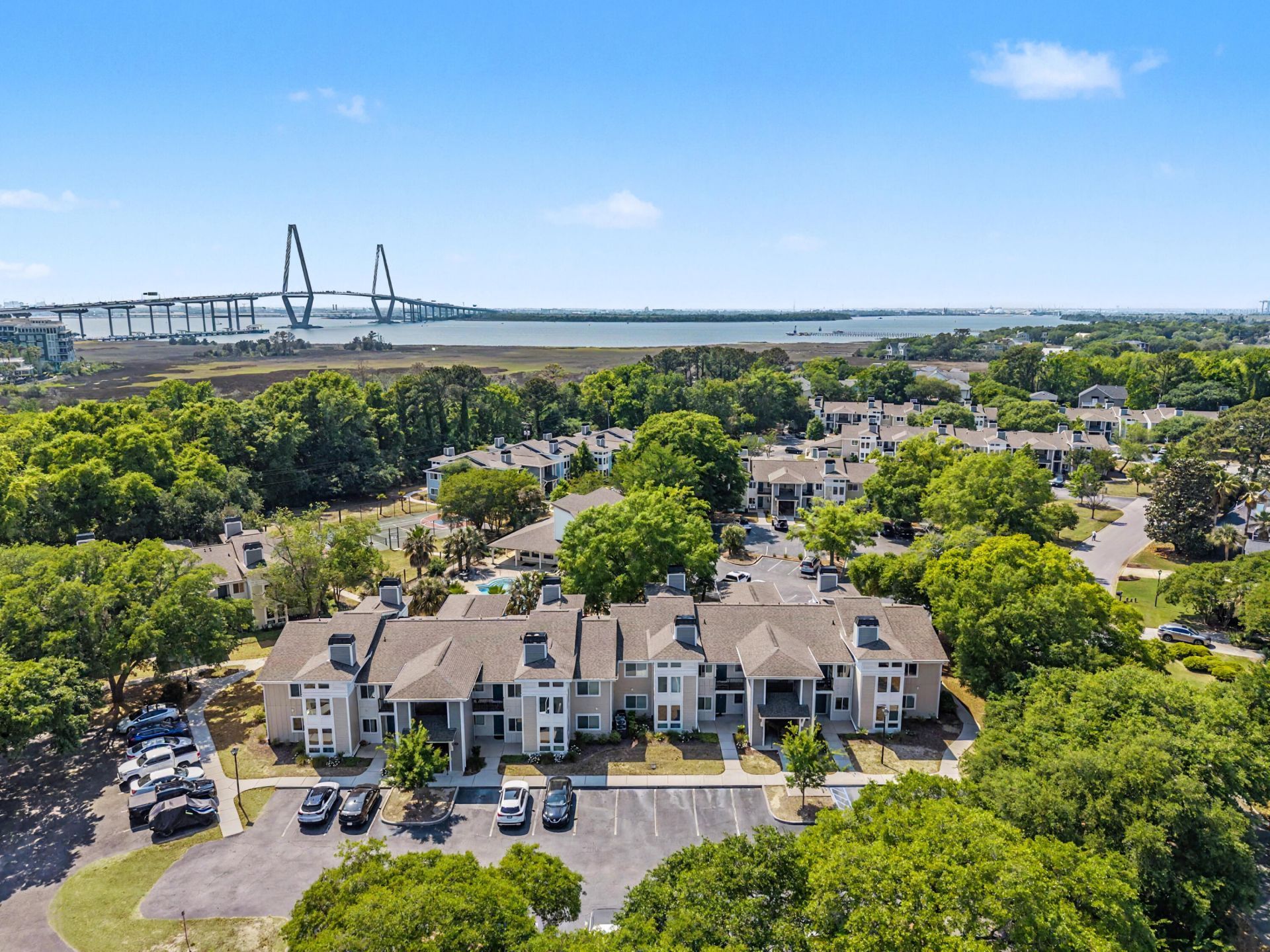 271 Alexandra Drive Photo 35