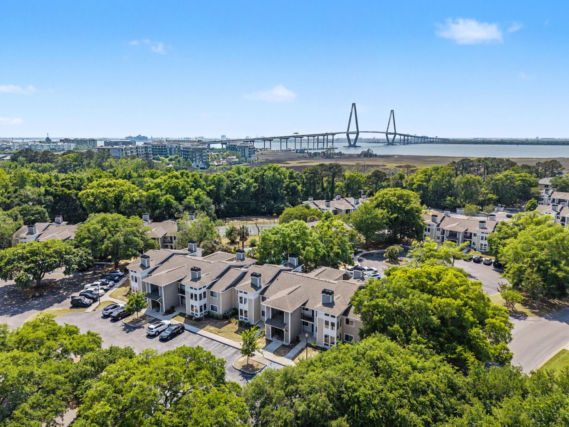 271 Alexandra Drive Photo 36