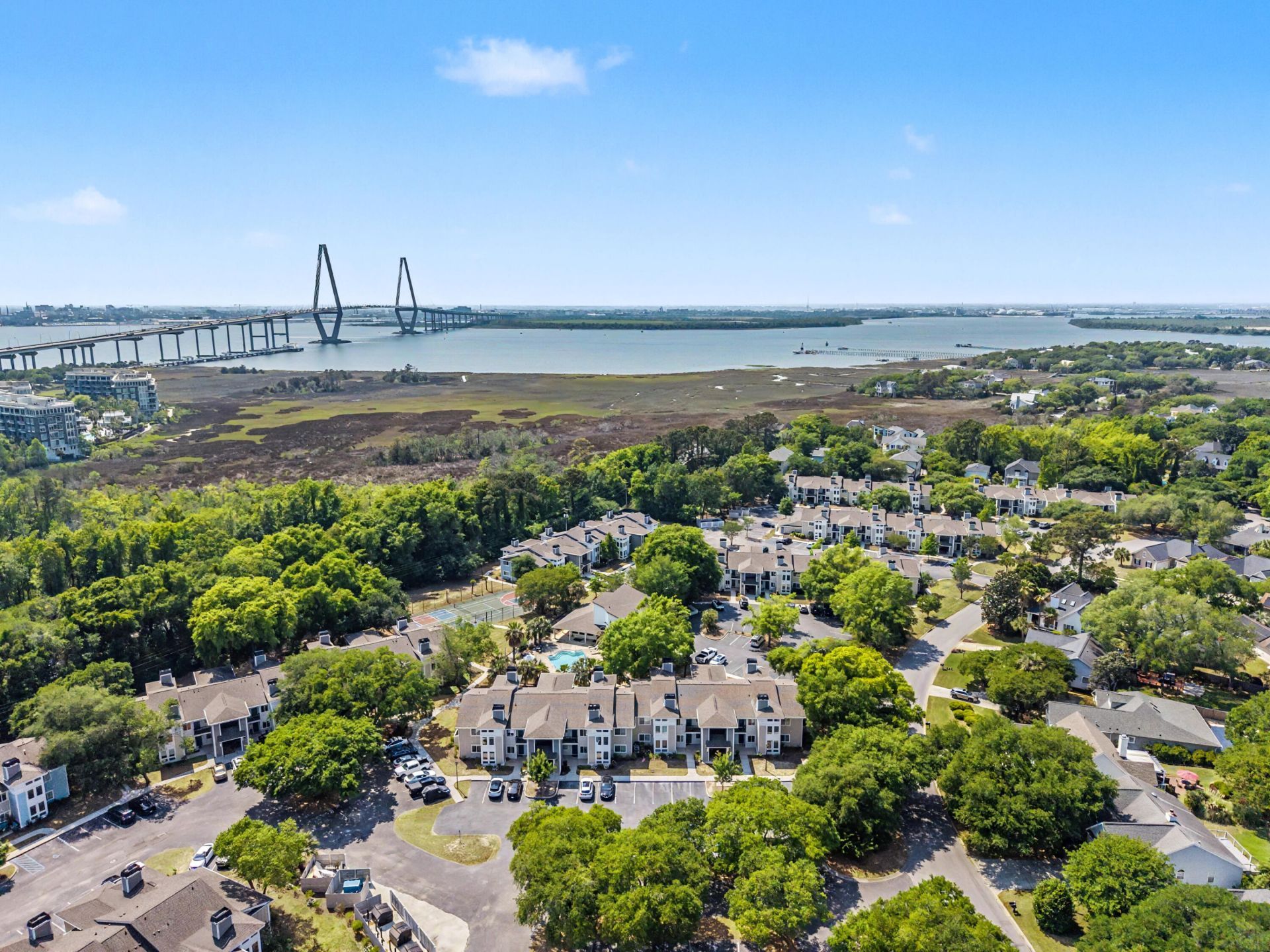 271 Alexandra Drive Photo 38