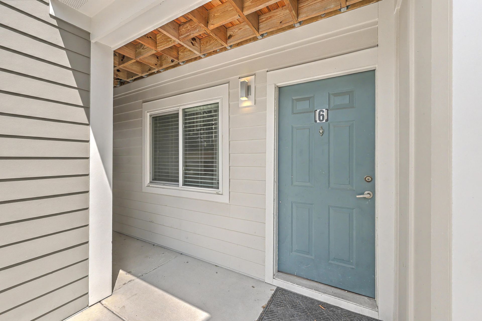 271 Alexandra Drive Photo 4