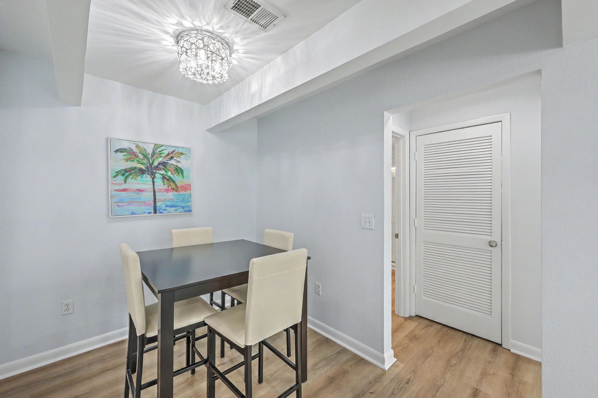 271 Alexandra Drive Photo 9