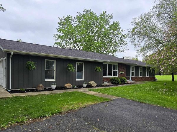 2103 E Wallace Road, Kendallville, IN 46755